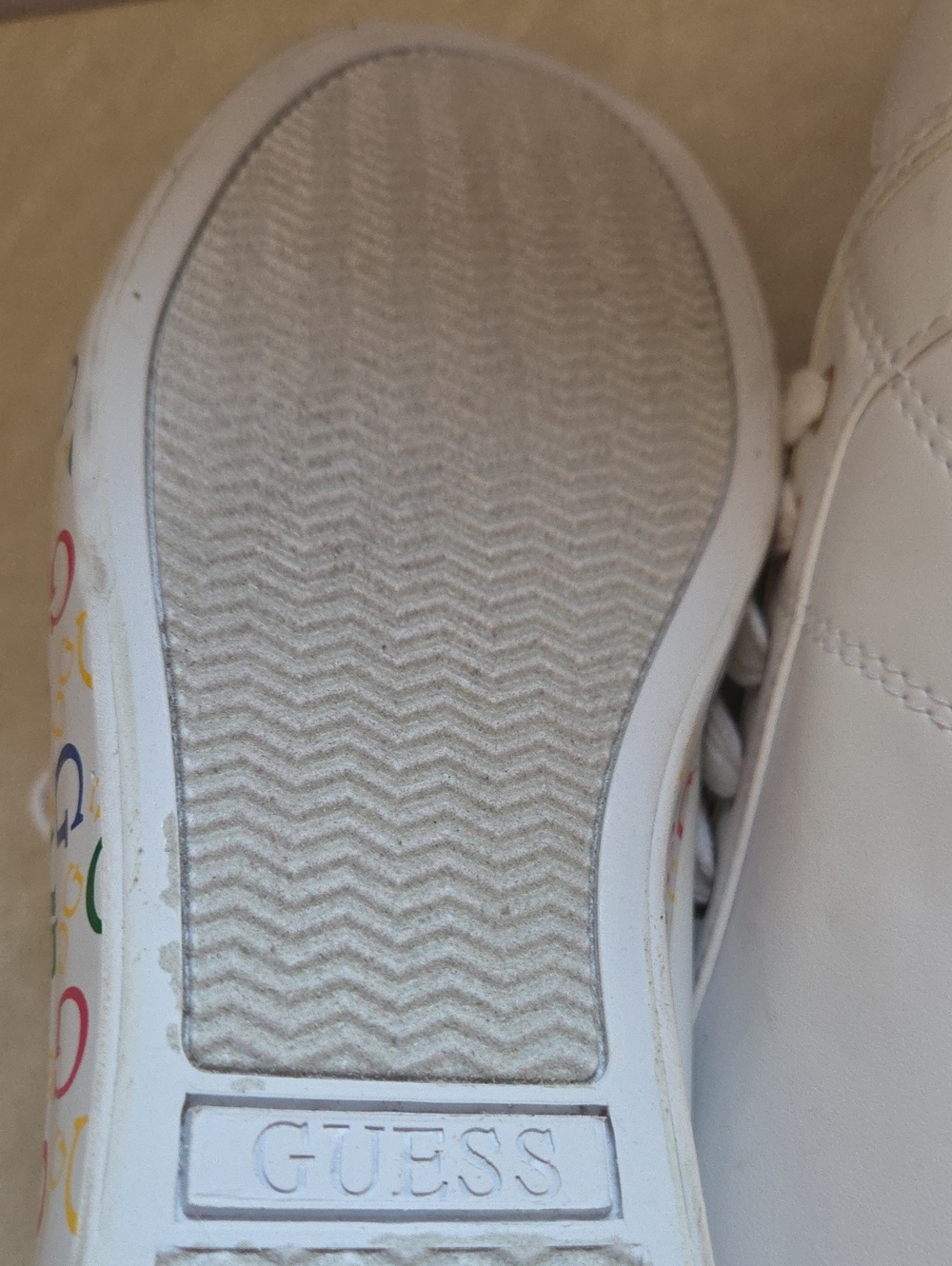 GUESS White Faux Leather Rainbow Logo Sneakers 9.5M - Picture 6 of 7
